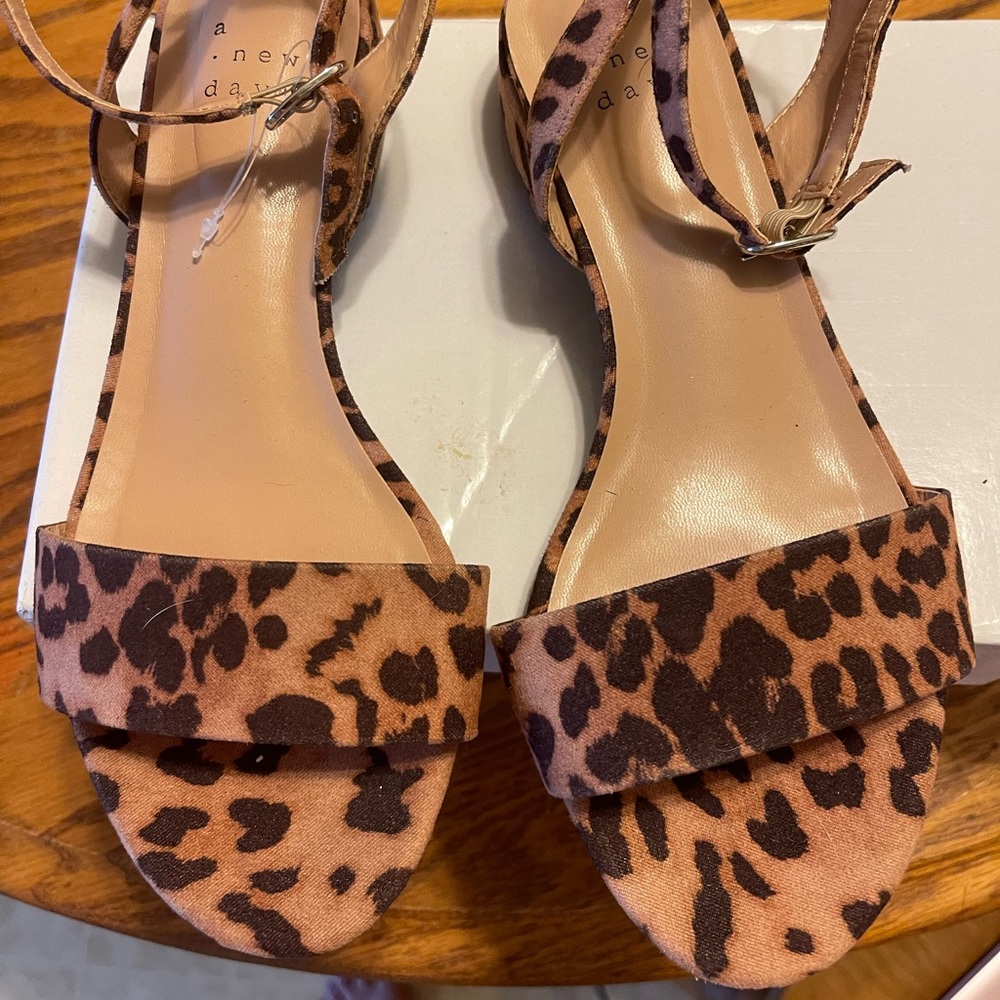 Girls Cheetah sandals.